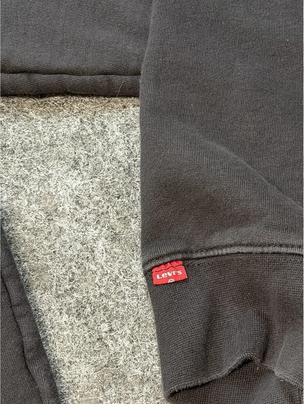 Levi’s Relaxed Fit Black Pullover Hoodie Men’s Large Minimal Logo Sweatshirt